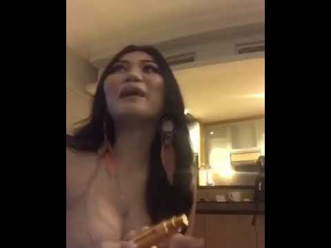 Awek melayu seksi separuh bogel di bilik hotel